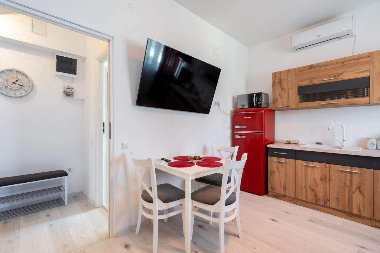 Spacious And Cozy Apartment In Central Бухарест Екстер'єр фото