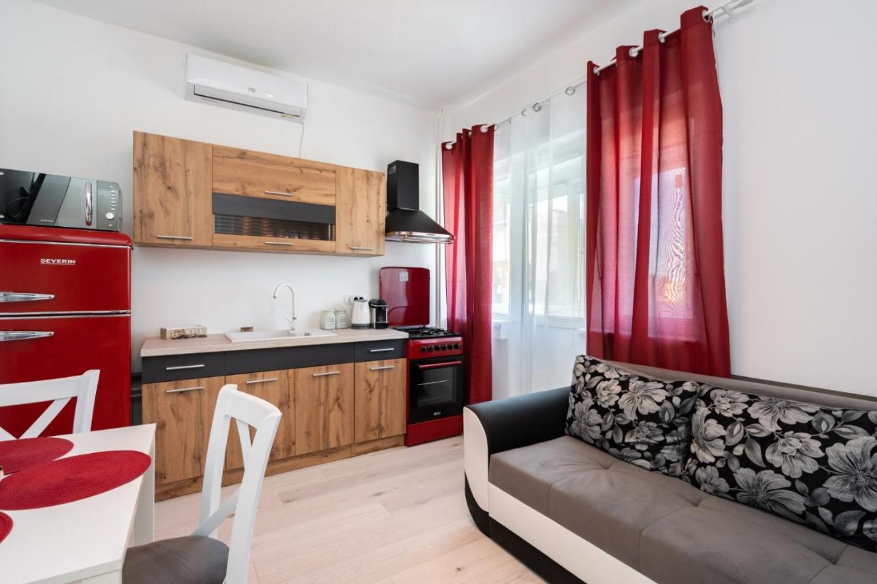 Spacious And Cozy Apartment In Central Бухарест Екстер'єр фото