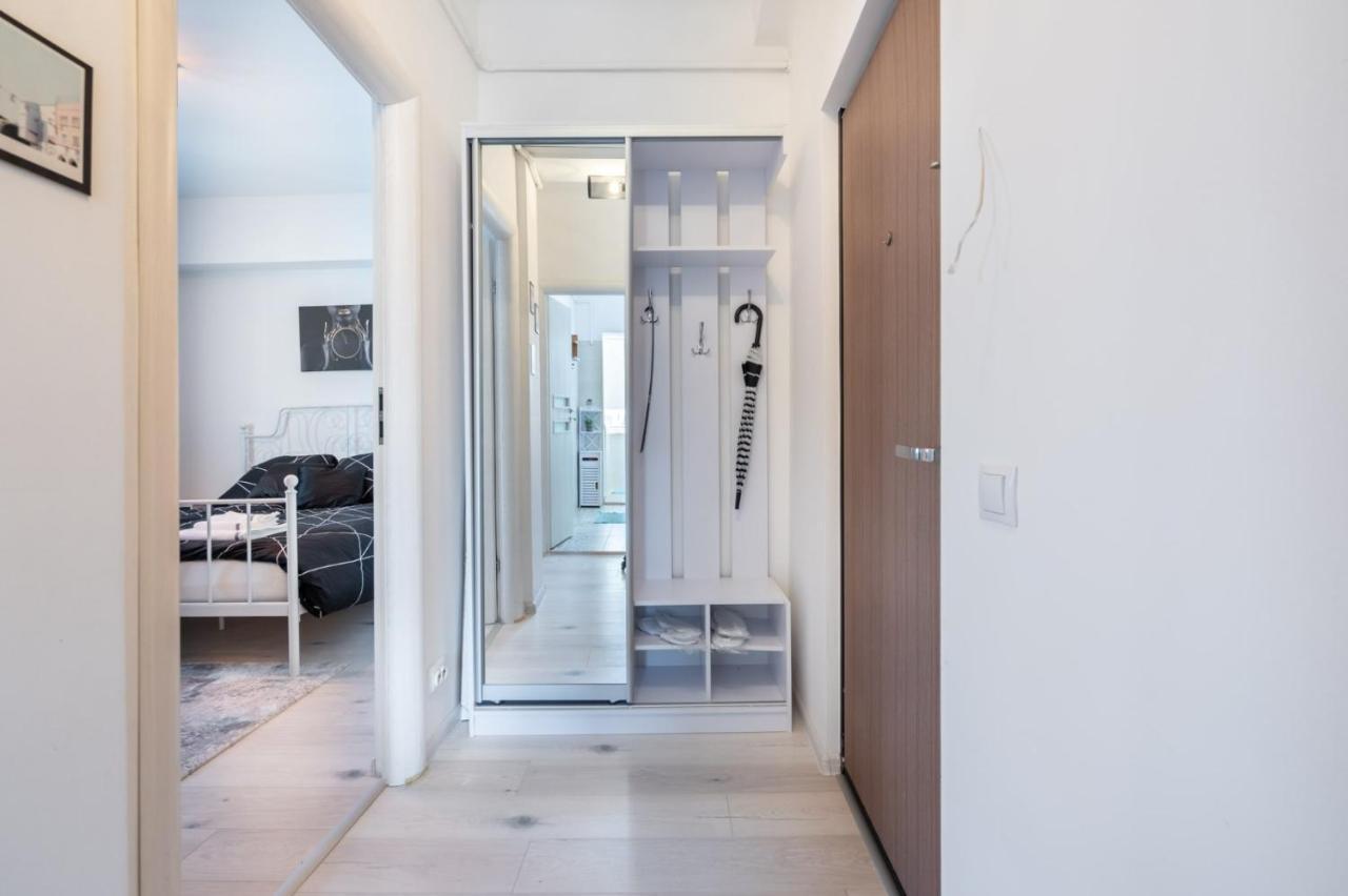 Spacious And Cozy Apartment In Central Бухарест Екстер'єр фото