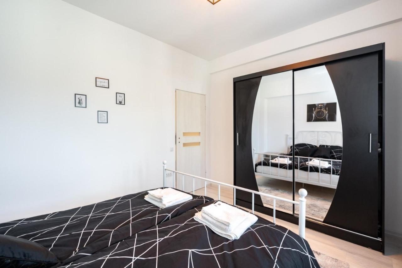Spacious And Cozy Apartment In Central Бухарест Екстер'єр фото